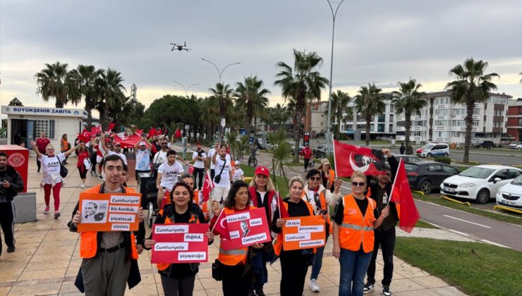 LÖSEV Samsun ekibi Cumhuriyet Bayramı’nda 29 metrelik Türk bayrağı açtı