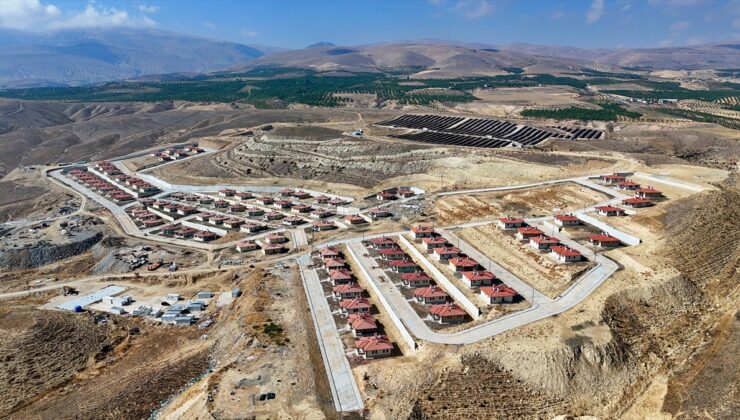 Malatya’da deprem konutlarının hak sahiplerine teslimi devam ediyor