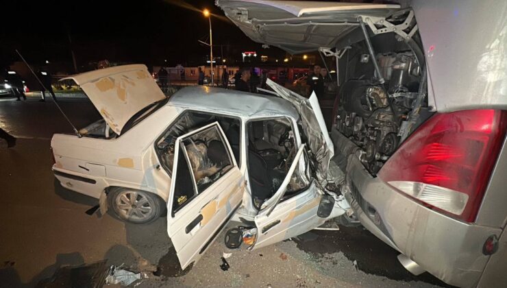 Malatya’da Siirt-Samsun otobüsüne çarpan otomobildeki 3 kişi yaralandı, 1’i ağır