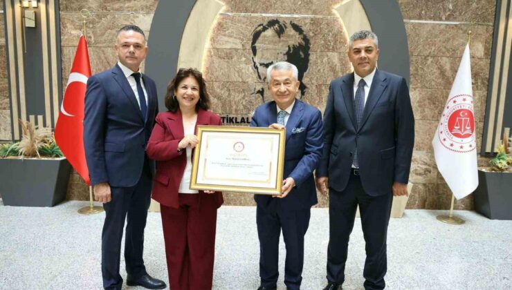 Mehmet Şahbaz, ATO başkanlığı görevine mazbatasını alarak başladı