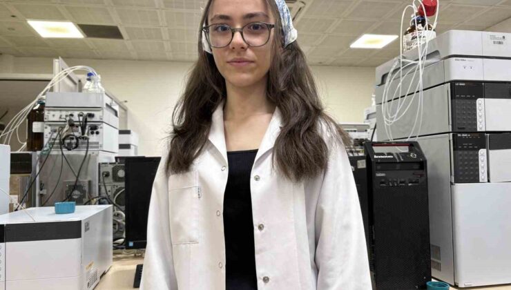 Melek Öztürk, hakemli dergi kadrosuna girerek Türkiye’nin en genç dergi hakemi oldu
