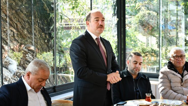 Mengen’de Muhtarlar Günü dolayısıyla Hükümet Konağı önünde tören düzenlendi