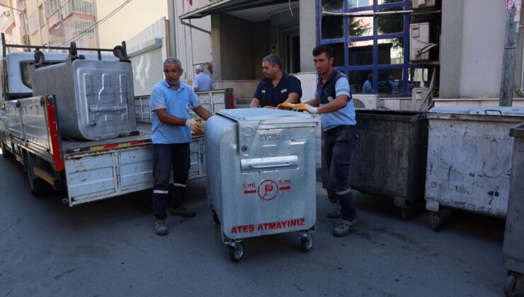 Mersin Akdeniz’de hasar gören çöp konteynerleri yenileriyle değiştirildi