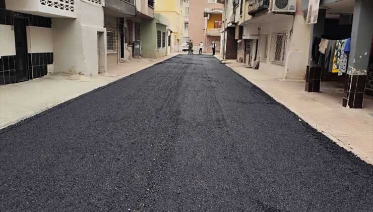 Mersin Akdeniz’de Üçocak Mahallesi’ndeki iki sokağa sıcak asfalt serildi