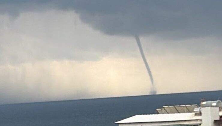 Mersin’de sağanak sürerken Erdemli-Silifke arasında peş peşe 3 hortum görüldü