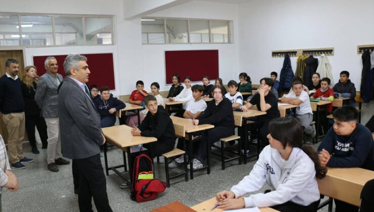 Merzifon Kaymakamı Karaaslan, Gazi Ortaokulu’nda öğrencilerle sohbet etti