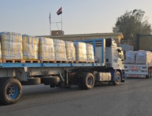 Mısır Kızılayı Gazze’ye 280’in üzerinde tırdan oluşan yardım konvoyu gönderdi