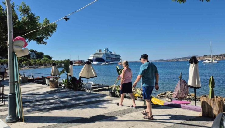 Muğla Bodrum’da iki kruvaziyer 2 bin 888 yolcu ve 1 bin 269 personel getirdi