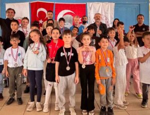 Muğla Köyceğiz’de 29 Ekim satranç turnuvası üç kategoride düzenlendi