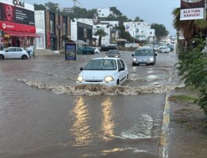 Muğla’da sağanak Bodrum’da 3 aracı mahsur bıraktı, Dalaman’da dere taştı