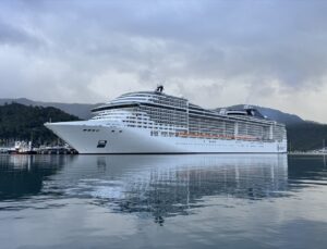 Muğla’nın Marmaris ilçesine Panama bayraklı MSC Divina 3 bin 933 turist getirdi