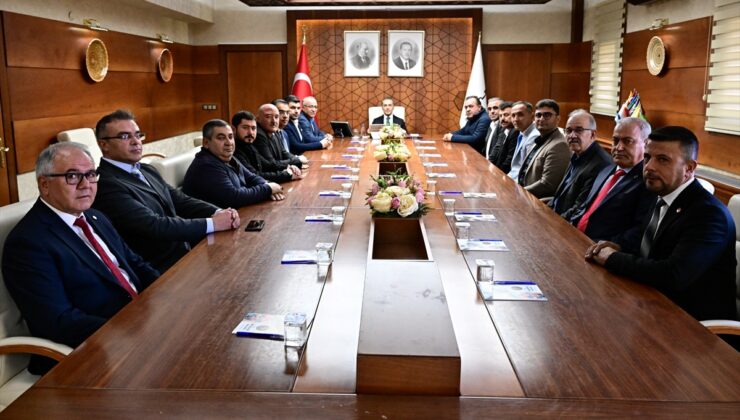 Nevşehir’de muhtarlar, Muhtarlar Günü’nde Vali Kök’e ziyaret gerçekleştirdi