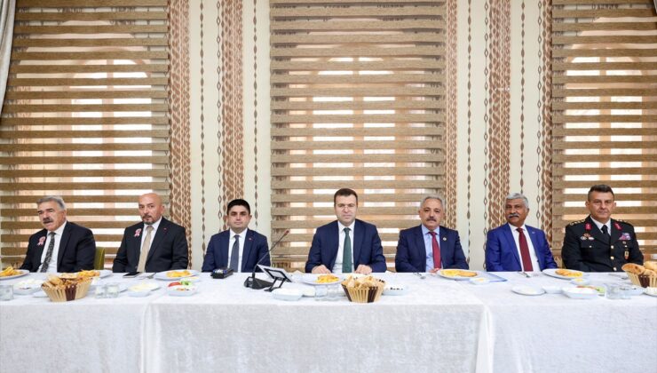 Niğde Valisi Akmeşe, 19 Ekim Muhtarlar Günü’nde muhtarlarla buluştu