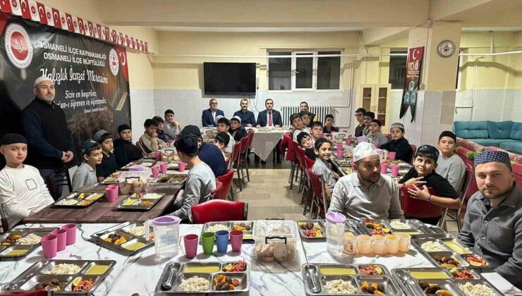 Osmaneli’de Kaymakam Tahir Yılmaz, hafızlık öğrencileriyle akşam yemeğinde buluştu