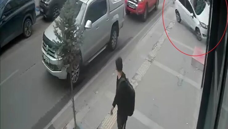 Otomobil, mobilya mağazasına çarptı