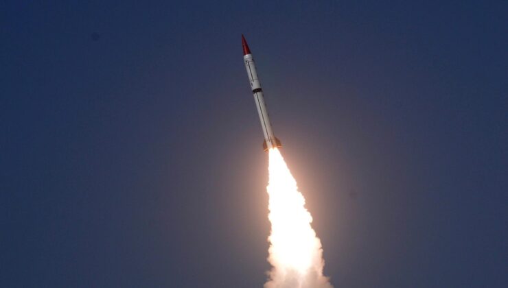 Pakistan ordusu, menzili artırılmış Fatah-2 füzesini aviyonik sistemlerle test etti