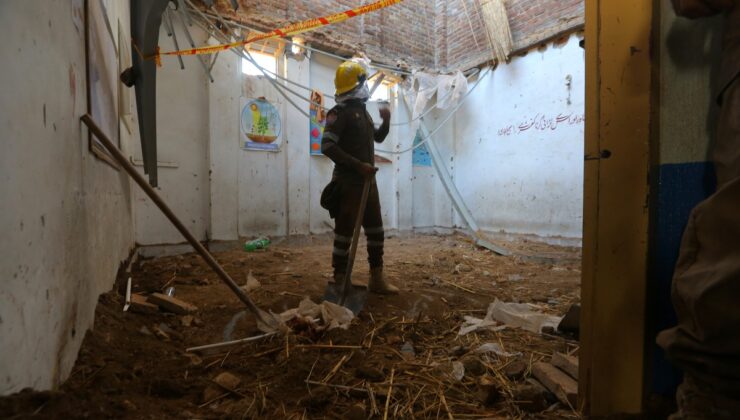 Pakistan’ın Peşaver kentinde okul çatısı çöktü, ölü sayısı 33’e yükseldi