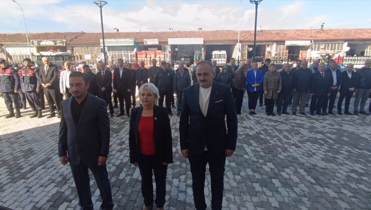 Pazaryeri’de 19 Ekim Muhtarlar Günü çelenk sunumu ve yemekle kutlandı