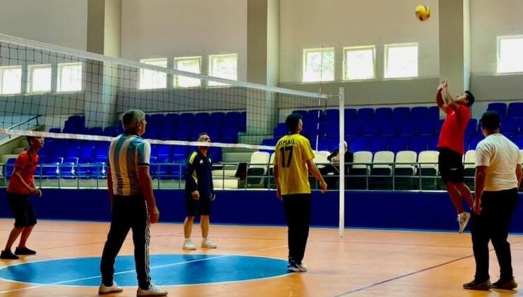 Pazaryeri’nde kurum personeli Amatör Spor Haftası’nda voleybolda buluştu