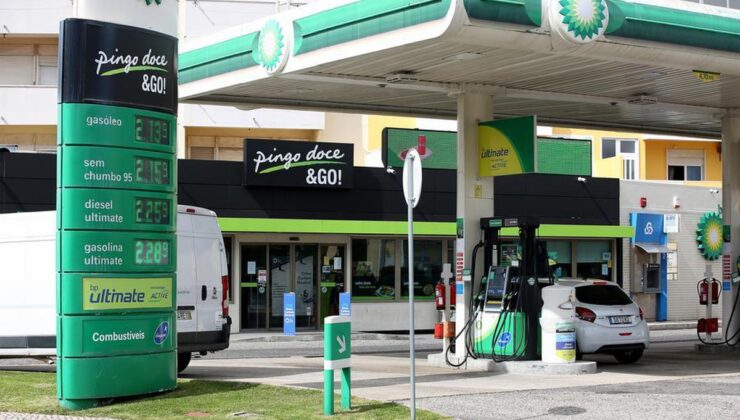 Portekiz’de çiftçiler yüksek mazot fiyatlarını protesto edip EN260’ı kapattı