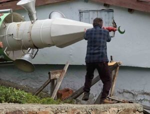 Rize İkizdere’de köylüler, çığ tehlikesine karşı cami minaresini yere yatırdı