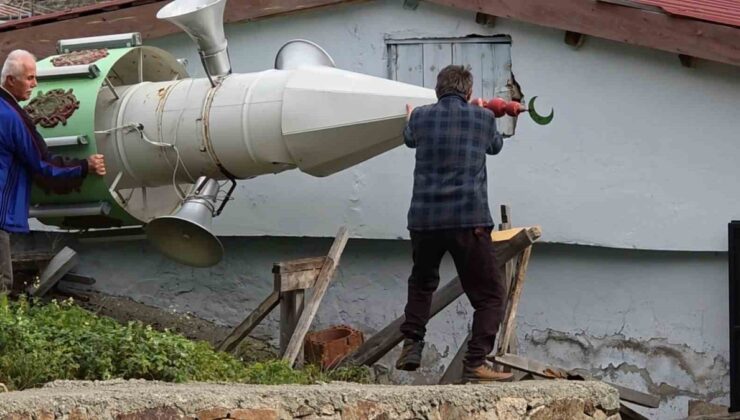 Rize İkizdere’de köylüler, çığ tehlikesine karşı cami minaresini yere yatırdı