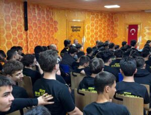 RTÜK üyesi Davulcu, Düzce’de liselilere TV’leri ayakta tutmaya çalıştıklarını söyledi
