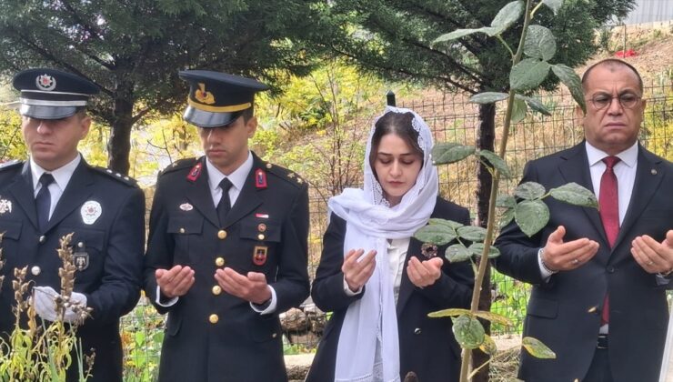 Saimbeyli’nin düşman işgalinden kurtuluşunun 106. yıl dönümünde şehitlik ziyaret edildi