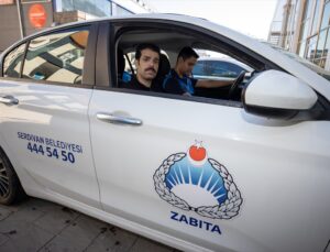 Sakarya Serdivan’da zabıta memuru Mehmet İnaç, KPSS’de 100 tam puanla birinci oldu.