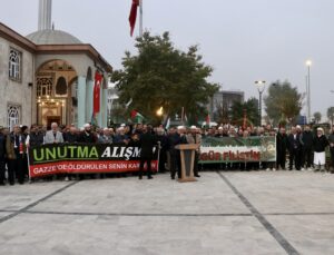 Sakarya’da Filistin ve Gazze için toplanan grup boykot çağrısı yaptı