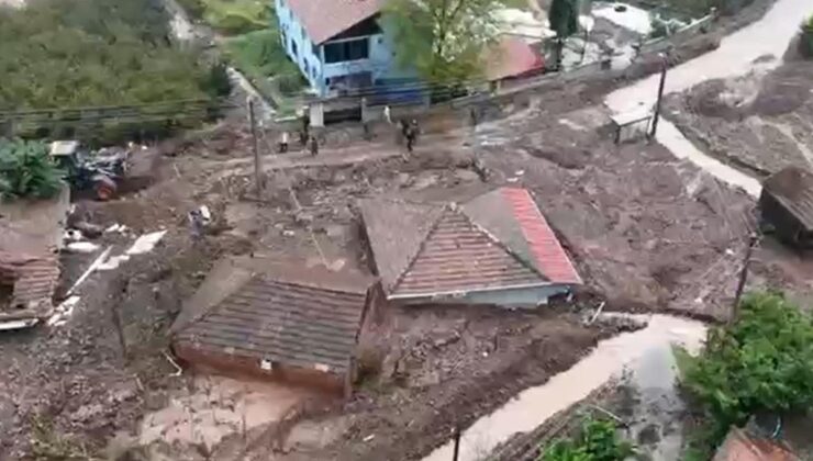 Sakarya’da heyelan evleri yuttu, 2 mahalle ile bağlantı kesildi