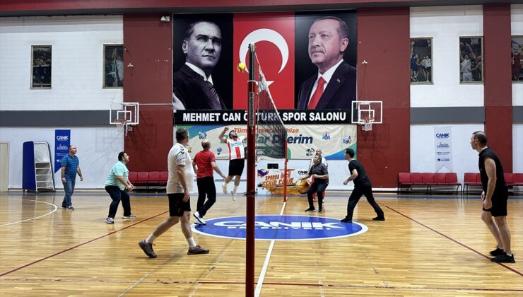 Samsun’da kamu ve basın temsilcileri obeziteyle mücadele için voleybol oynadı