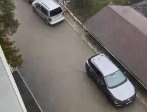 Sarıyer Çayırbaşı’nda sağanak Şişli Hamidiye Etfal Hastanesi’ni ve evleri su bastı