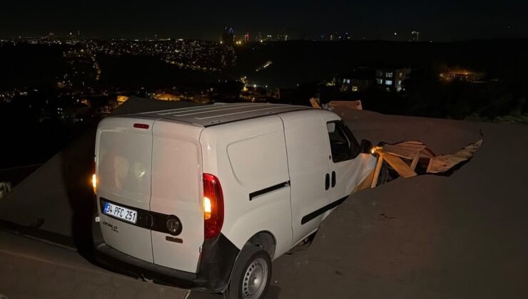 Sarıyer’de yokuş aşağı inen araç kayıp tek katlı evin çatısına uçtu, sürücü yaralandı
