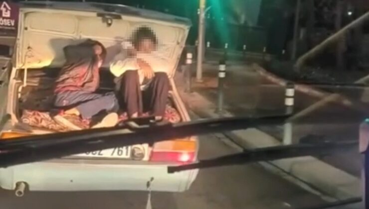 Sefaköy’de tehlikeli yolculuk! Seyir halindeki otomobilin bagajında 2 çocuk