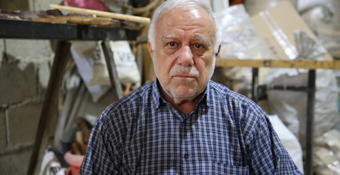 Siirt’te 74 yaşındaki Remzi Marangoz, 130 yıllık dede yadigarı dükkanı açık tutuyor