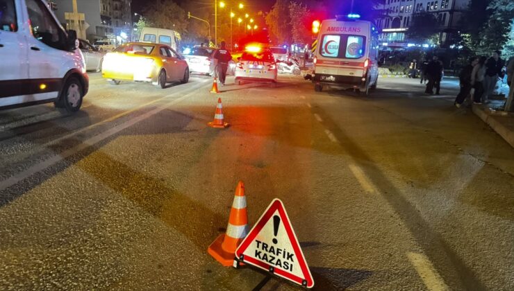 Sinop Boyabat’ta otomobil ile çarpışan motosikletin sürücüsü hastaneye kaldırıldı