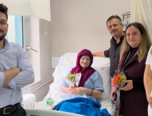 Sinop Türkeli’de hastalar Hasta Hakları Günü’nde çiçekle ziyaret edildi
