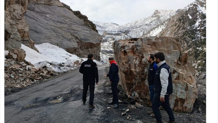 Şırnak’ta riskli kayalar IRATA sertifikalı dağcı ekiplerce temizleniyor