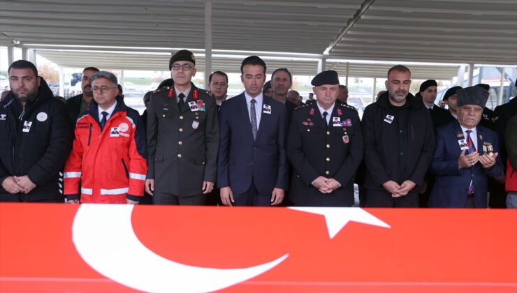 Sivas’ın son Kore gazisi 94 yaşındaki Aytekin, askeri törenle toprağa verildi