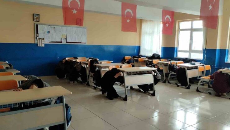 Sivas’ta tüm kademe okullarda deprem tatbikatı 81 ilde eş zamanlı yapıldı