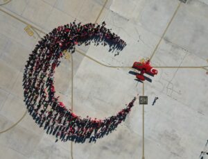Sivrihisar’da hilal yıldız koreografisi 12’nci kez gökyüzüyle buluştu