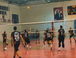 Söğüt’te Cumhuriyet’in 103. yılı etkinlikleri kapsamında voleybol turnuvası sona erdi