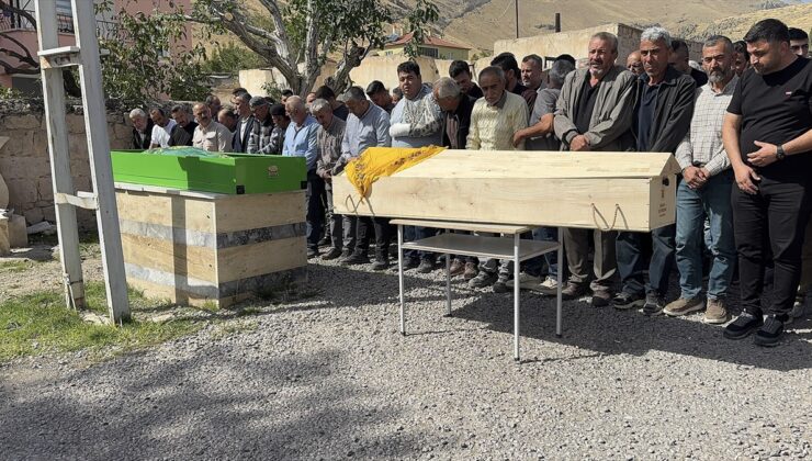 Tarsus’ta tıra çarpan araçta ölen çift Niğde’de toprağa verildi