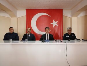 Taşova’da Ekim ayı muhtarlar toplantısı Kaymakam Bayram başkanlığında yapıldı