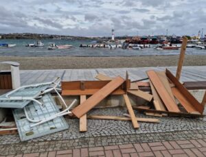 Tekirdağ Marmaraereğlisi’nde 50 km’yi aşan fırtına balıkçıları denize açtırmadı