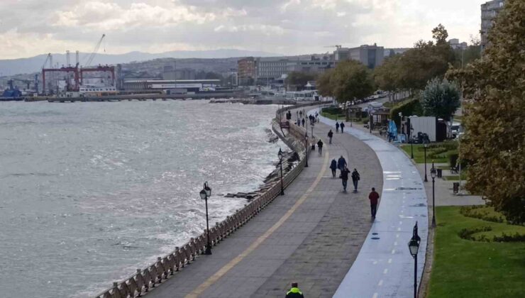 Tekirdağ Süleymanpaşa’da şiddetli poyraz saatte 40 kilometreye ulaştı