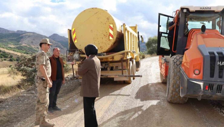 Tercan Kaymakamı Duman, Kemerçam köyü yolundaki 1. kat asfalt çalışmalarını inceledi