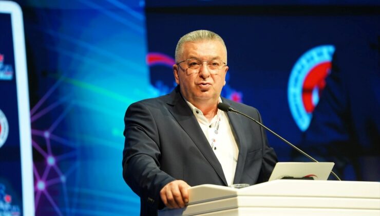 TES-İŞ’in 13. Olağan Genel Kurulu’nda İrfan Kabaloğlu yeniden başkan seçildi
