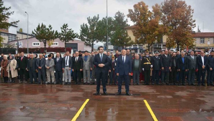 Tomarza’da Cumhuriyet Bayramı’nın 103. yıl dönümü için çelenk sunuldu